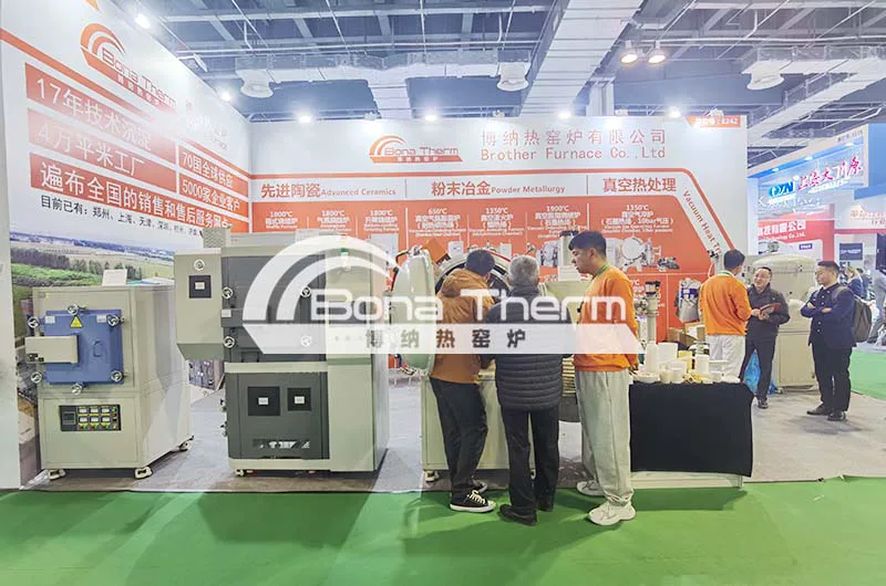 石展会现场的氢气炉