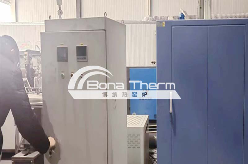 博纳热窑炉为客户安装设备